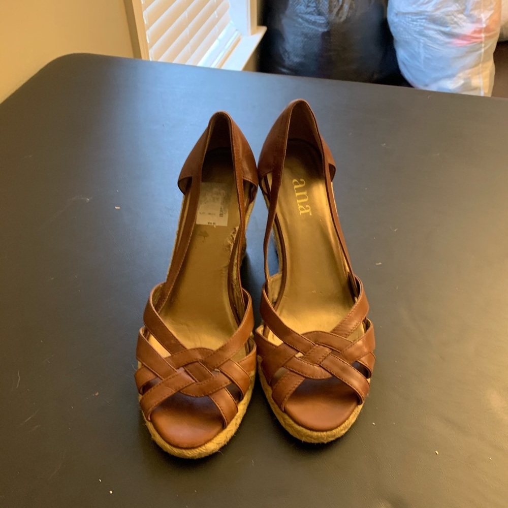 Brown wedges